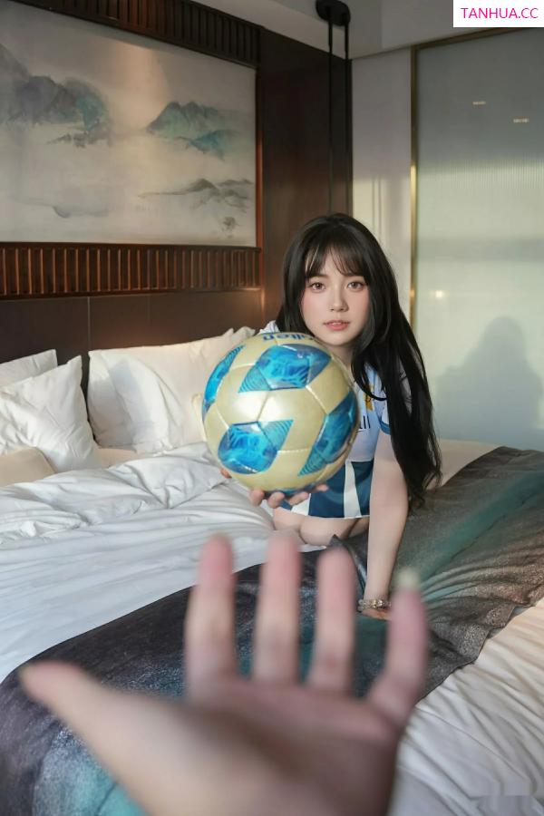   [XiuRen]高清写真图 2025.07.31 No.10606 软情 足球队服第9张图片